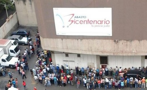 ¿Patria?: Así está la cola en el Bicentenario de Palo Verde (FOTO)