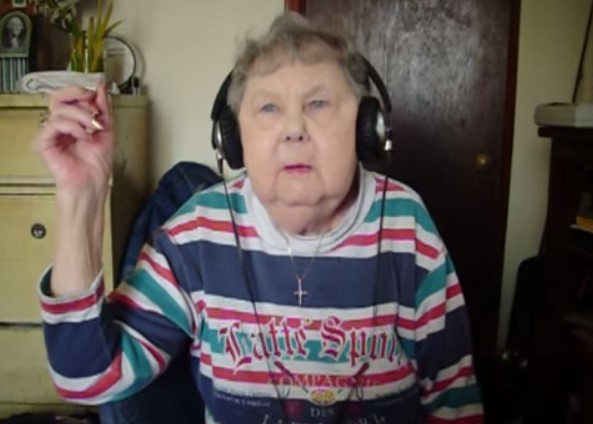 ¡Tiene flow! Mira como rapea esta simpática abuela (Video)