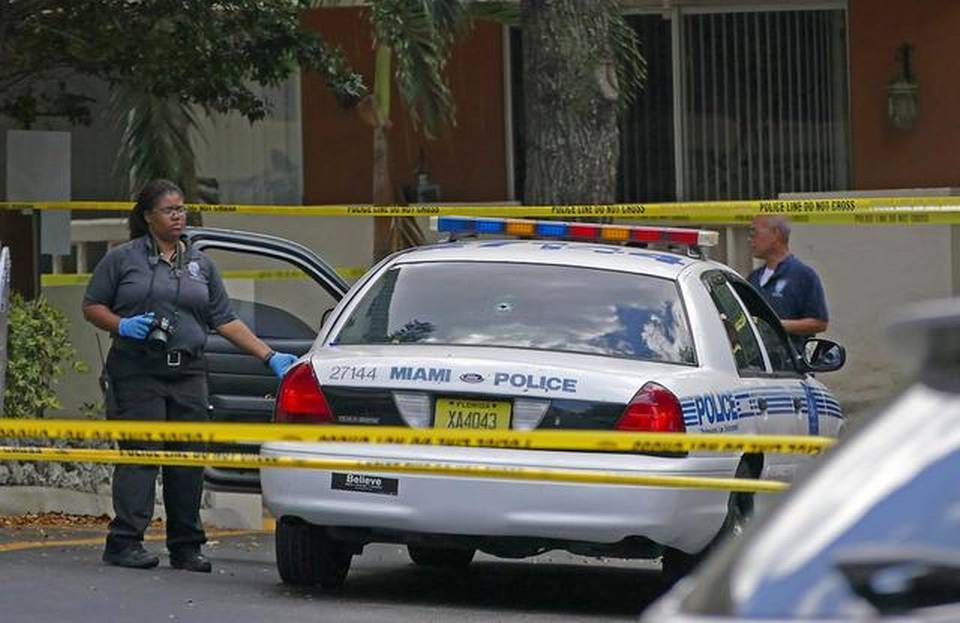 Un adolescente muerto y cuatro hombres heridos tras tiroteo en Miami