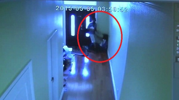 En VIDEO: Valiente adolescente de 13 años combate agresor sexual que se le metió en casa