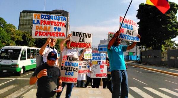 Padres y Madres Activos protestan en Valencia