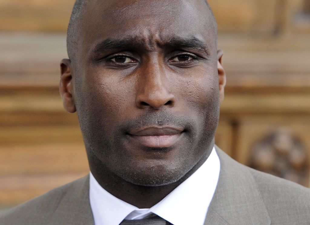 El exfutbolista Sol Campbell se postula para alcalde de Londres