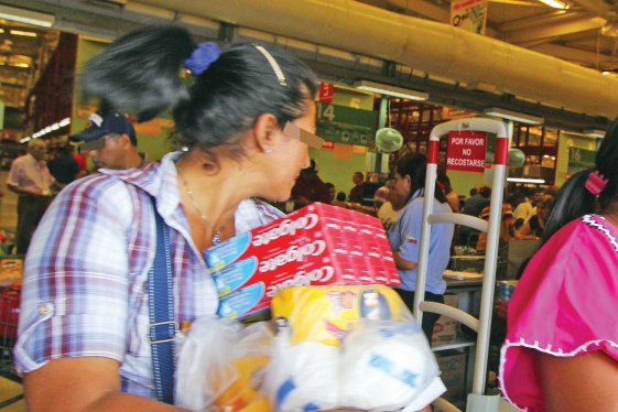 Una “bachaquera” narra lo que se esconde detrás de la reventa de productos