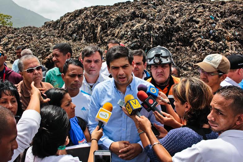 Ocariz: En casi 95% se ha controlado el incendio del patio de Julián Blanco