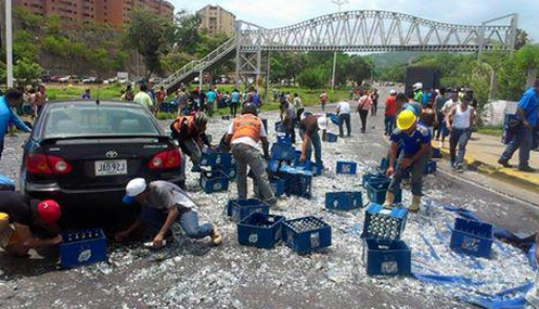 GNB y PNB comandaron saqueo de gandola de cervezas… el honor ni se divisa (FOTOS)