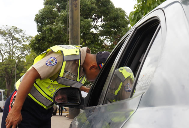 Detienen a ganadero por tener dinero en efectivo para pagarle a sus empleados