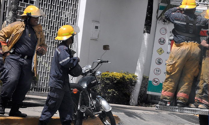 En Lara los bomberos de Palavecino trabajan con las uñas