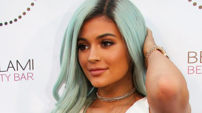 El modesto carrito que recibió Kylie Jenner como regalo de cumpleaños (Fotos)