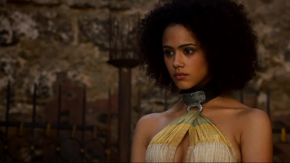 Como Khaleesi la dejó botada, ella se fue para la playa… Sí, es Missandei en bikinito (Fotos)