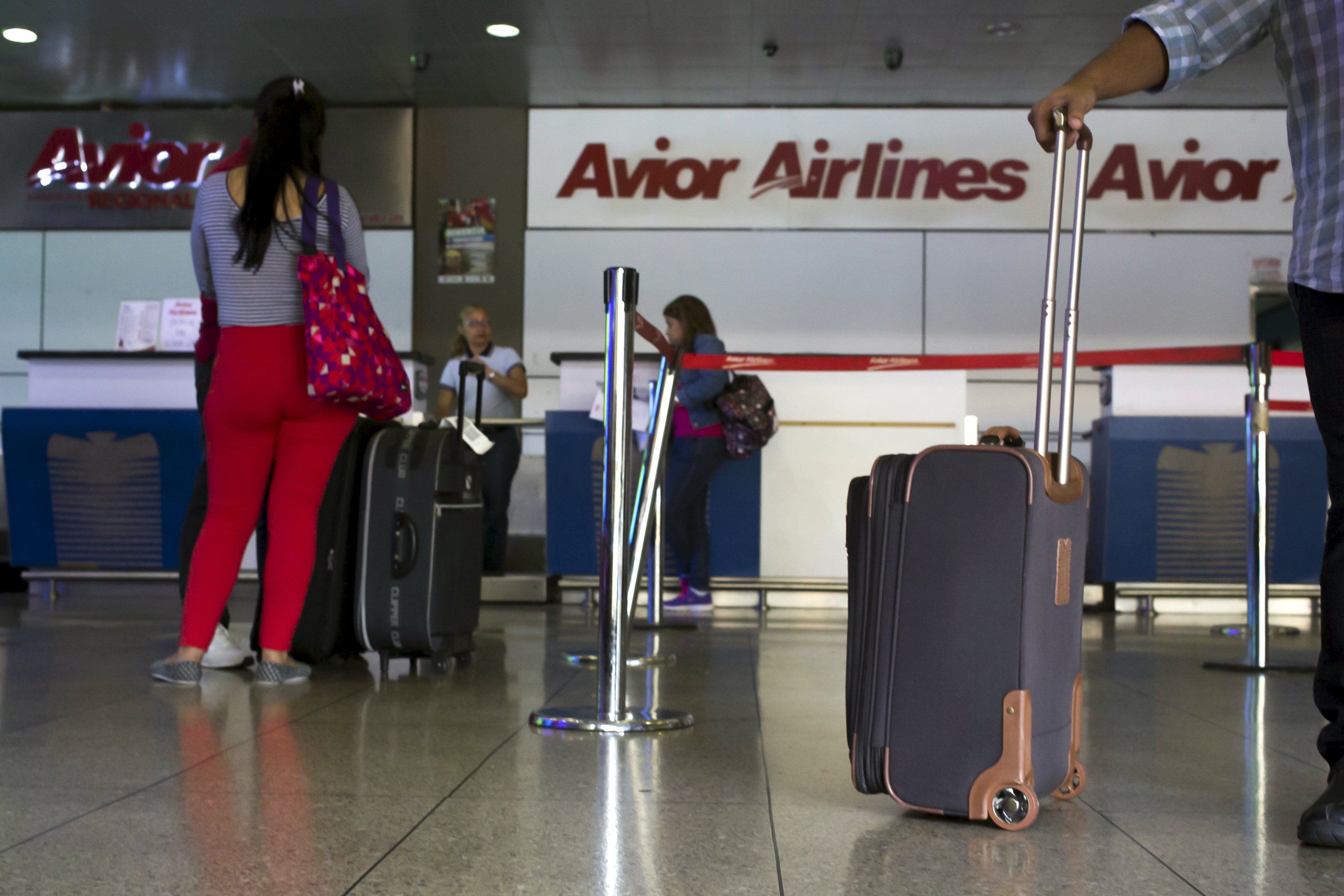 Falta de claridad en el tema cambiario deja a viajeros a la expectativa