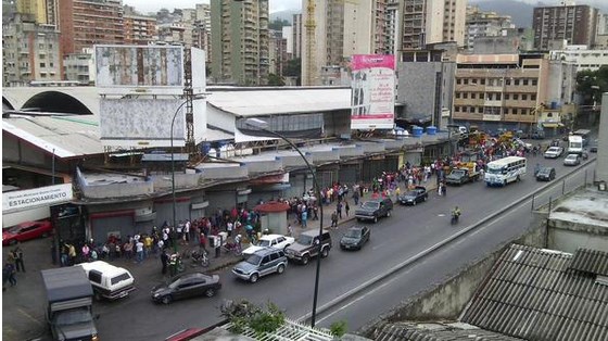 La MEGA COLA: Llegó la carne a Quinta Crespo (FOTO)