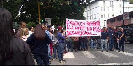 Empleados de Conatel protestan por mejoras laborales