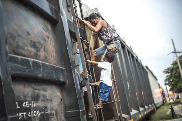 Aseguran que Estados Unidos viola derechos de los niños migrantes