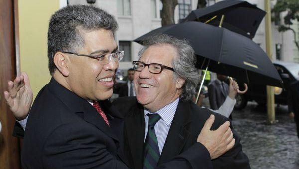 LA FOTO: Jaua y Almagro antes de que Nicolás le dijera que decir… ¿habrá llorado?