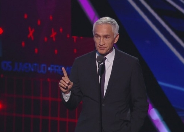 Jorge Ramos responde a Donald Trump en los Premios Juventud