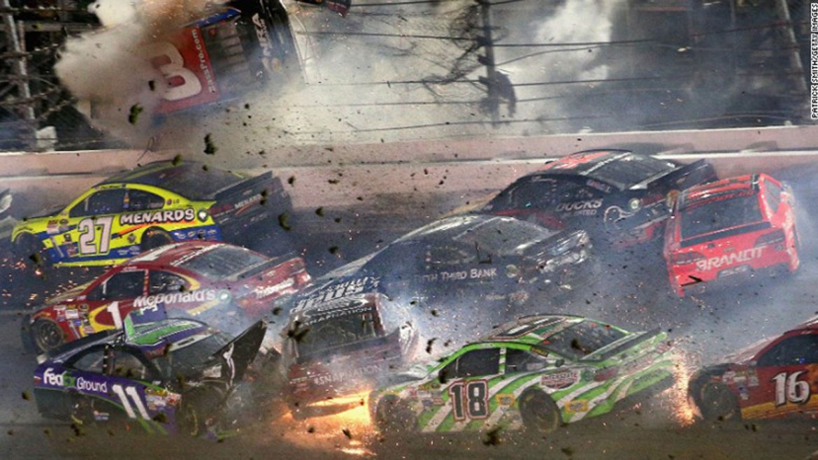 Accidente en Nascar dejó 30 espectadores heridos (Video)