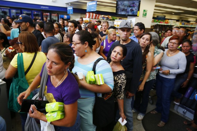 Vente Venezuela: Este es el régimen de las colas, locales cerrados y anaqueles vacíos