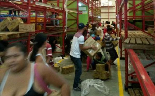 VIDEO: Intento de saqueo en el Makro de Valencia deja saldo de cuatro detenidos