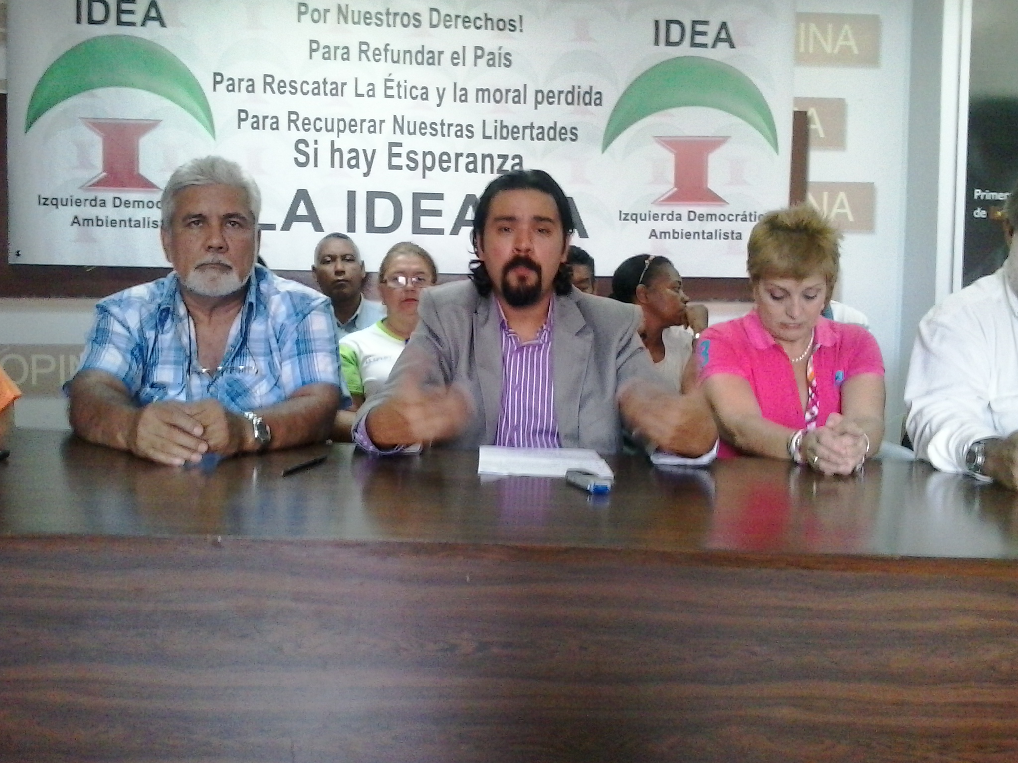 “Tarjetas partidistas y candidaturas son manejadas por el TSJ y el CNE”