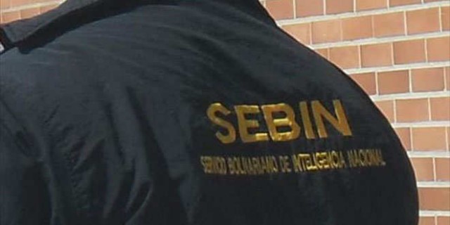 ¡Insólito! Funcionario del Sebin se le escapó un tiro y se hirió a sí mismo