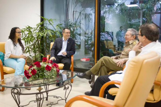 Jorge Arreaza, Raúl Castro y Rosa Virginia Chávez