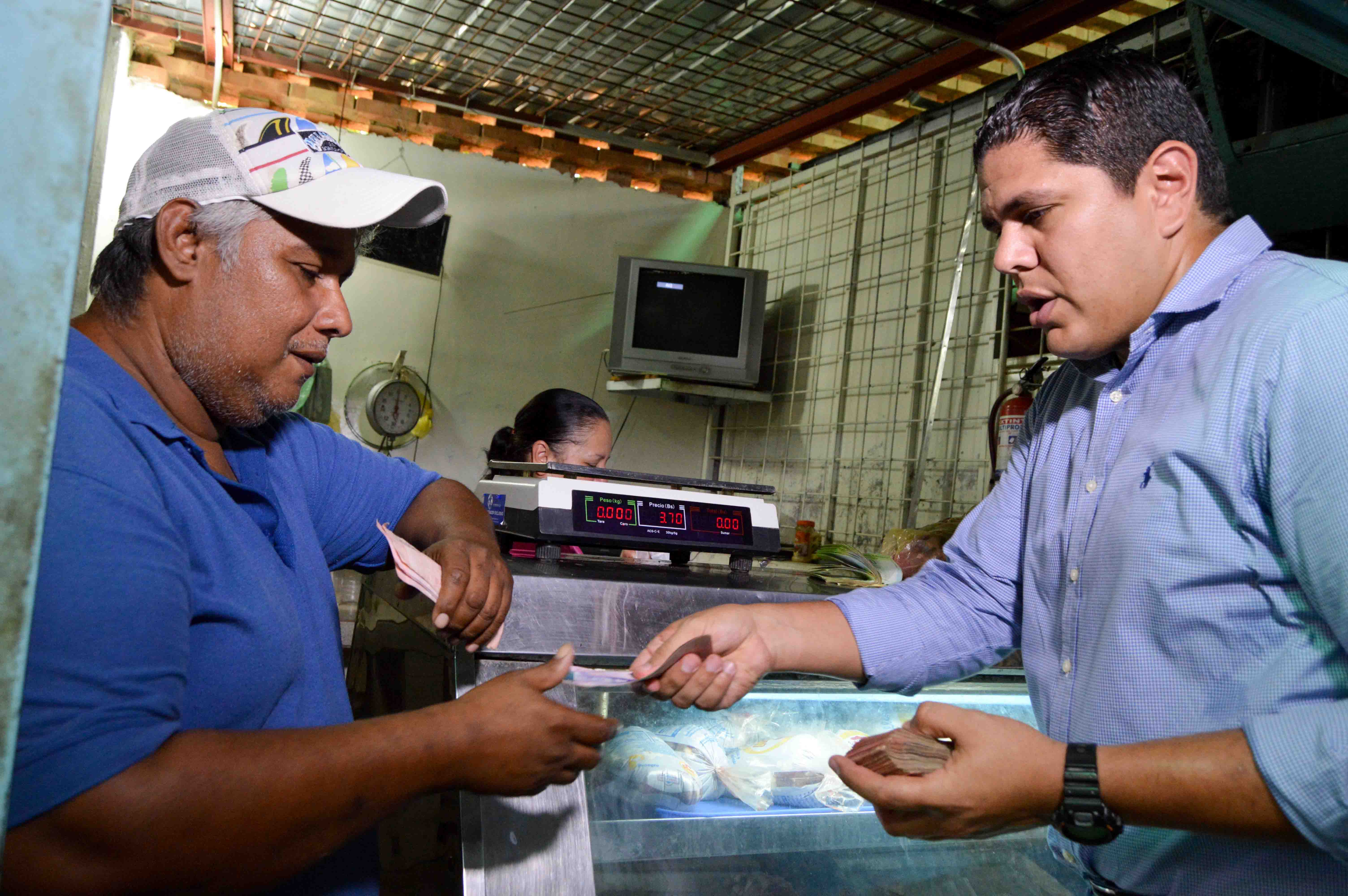 Lester Toledo: Para el mercado de una semana el sueldo de 30 días se va en 30 minutos