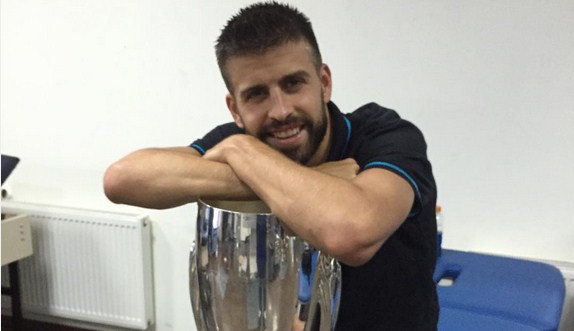 La FOTO de Gerard Piqué con la Supercopa de Europa