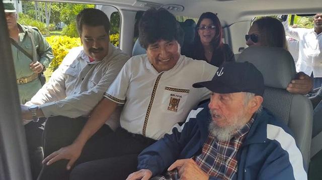 ¿Cómo meten a Maduro a juro en una foto? Pues empotrando a Evo (fotodetalles)