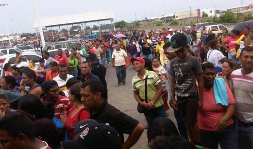 Así fue la “burro e’ cola” de este viernes en el Makro de Cabimas (FOTOS + PATRIA)