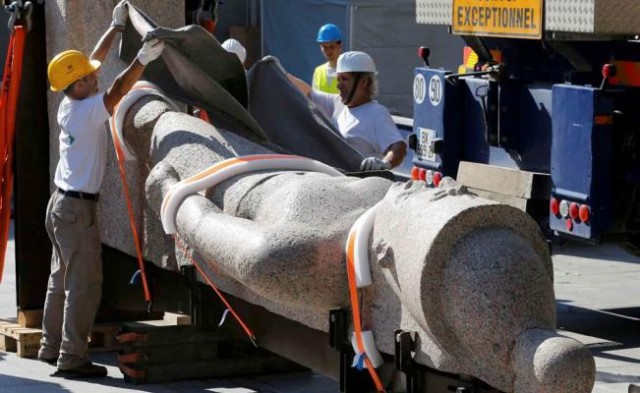 Tres estatuas egipcias milenarias llegaron a París