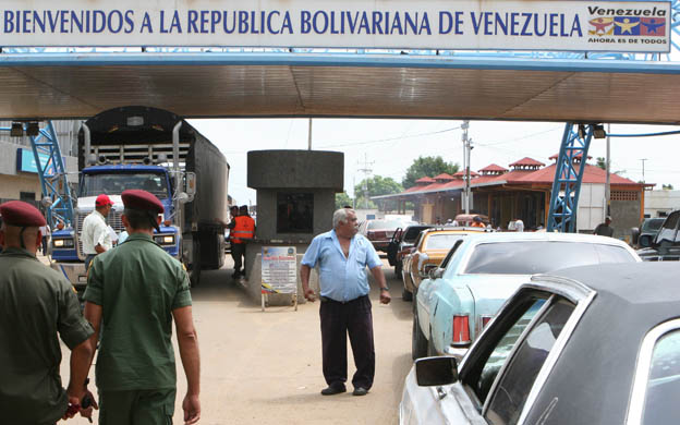 Alcaldía de la Guajira cobra peaje en pesos colombianos (FOTO)