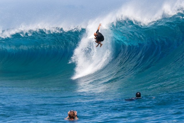 Cameramen float in the water filming USA's Kelly Slater practicing before competing in the World Surf league tour n°4, as part of the 2015 Billabong Pro Tahiti, along the Teahupo'o coast, western of the French polynesia island of Tahiti, on August 24, 2015. AFP PHOTO/ GREGORY BOISSY