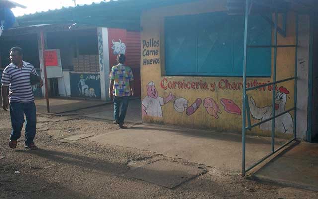 Situación económica obliga a los locales a bajar la santamaría en el mercado de Zamora en Monagas