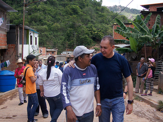 Richard Blanco: Cierre de la frontera es una cortina de humo