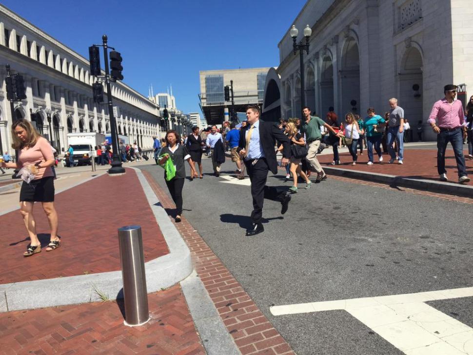 Evacúan principal estación de trenes de Washington tras informes de tiroteo