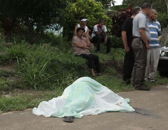 Mujer mata a vecina por error mientras perseguía con un arma a su esposo infiel