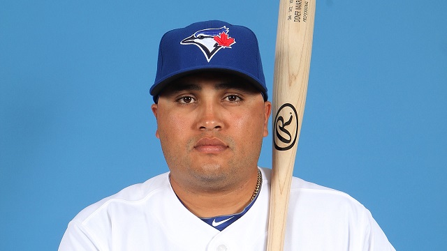 Dioner Navarro triplicó en triunfo de Toronto