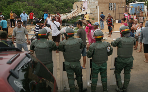 GNB le cae a tiros a bachaqueros en Zulia