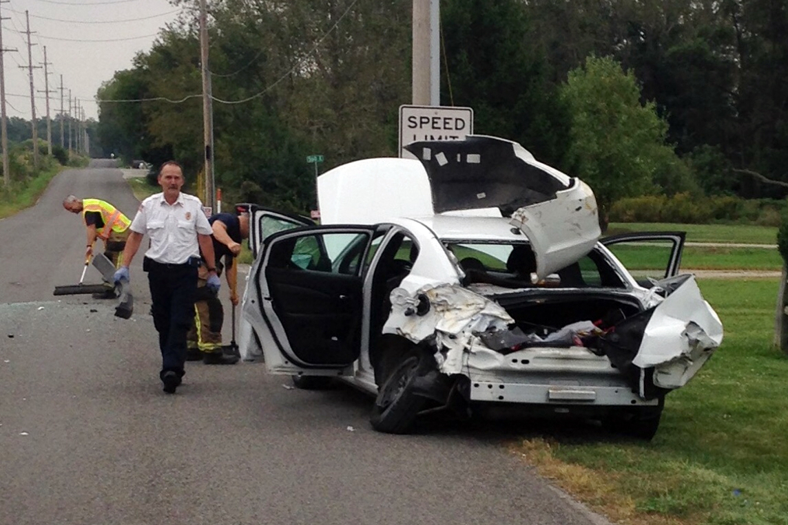 Mujer saltó de su auto al ver una araña y provocó un accidente