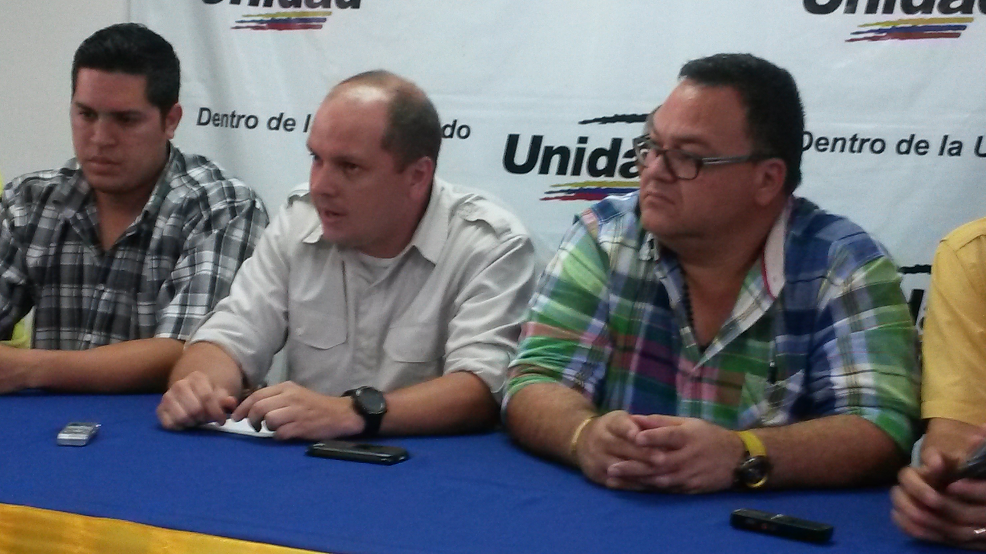 Angel Medina propone ley para enfrentar crisis universitaria