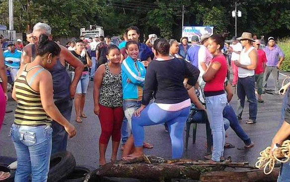 Habitantes en Cojedes protestan por escasez de alimentos