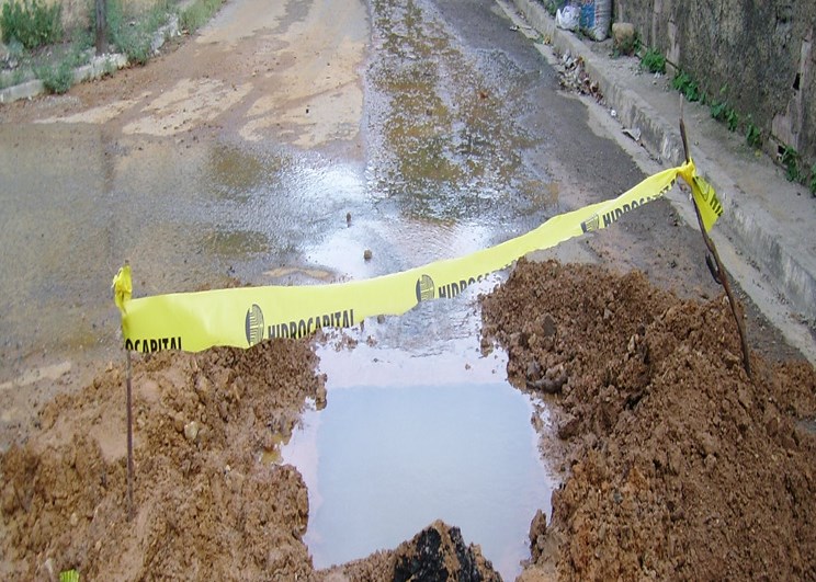 “Hidrocapital tiene a Caracas llena de huecos y botes de agua”