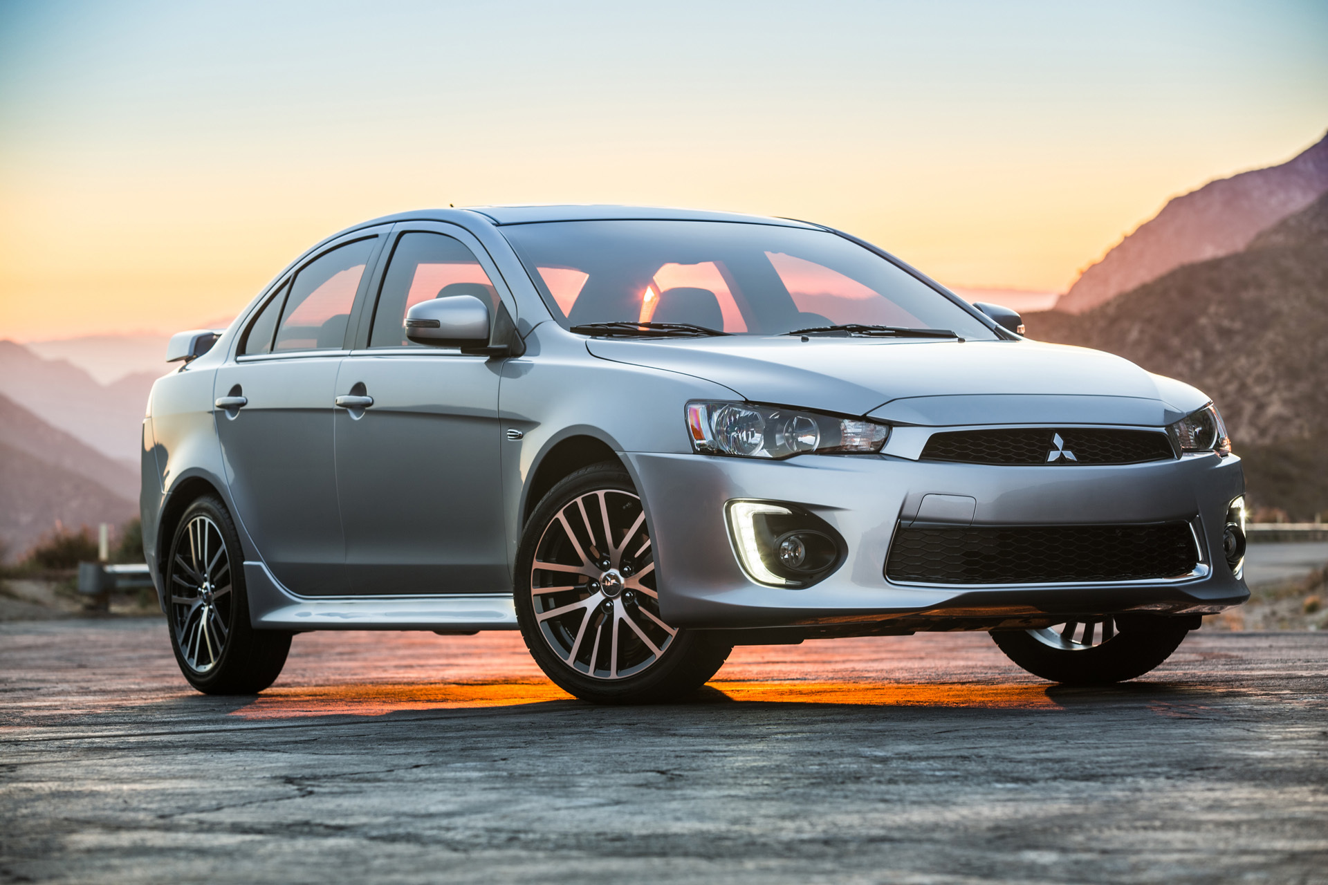 Mitsubishi Lancer 2016… pocas modificaciones, sigue espectacular, no válido en la PATRIA (+ PRECIOS)