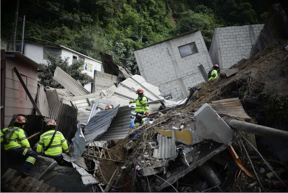 Deslave en Guatemala deja al menos cuatro muertos y un centenar de desaparecidos