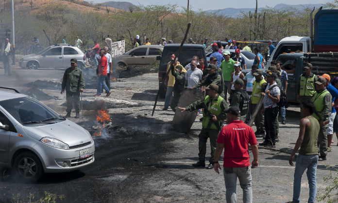 Protestaron en la autopista Lara-Zulia por tener tres años sin agua