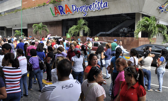 Docentes protestaron frente a la Gobernación de Lara