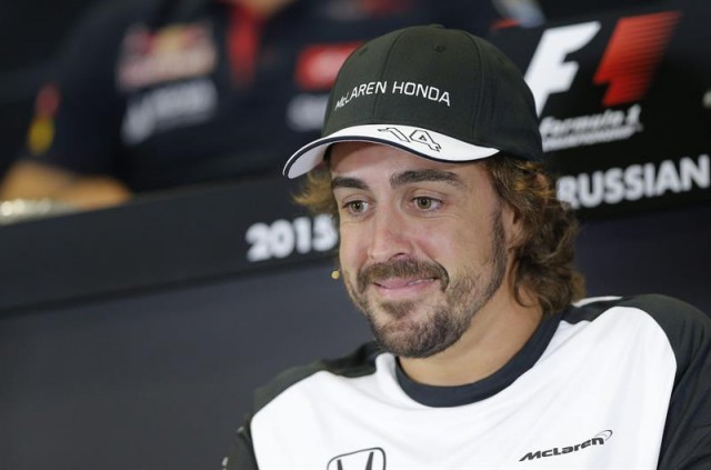  El piloto español de Fórmula Uno Fernando Alonso, de la escudería McLaren Honda, asiste a la rueda de prensa celebrada en el circuito de carreras de Sochi (Rusia), hoy, 8 de octubre de 2015. EFE