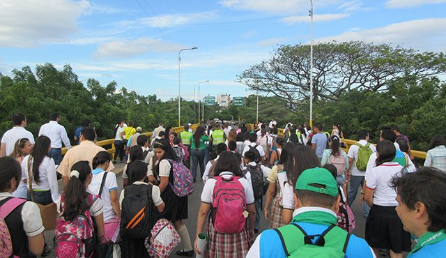 Estudiantes fueron convertidos en bachaqueros por sus parientes