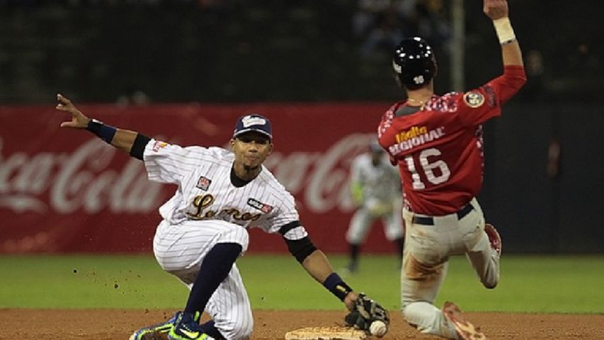 Leones del Caracas se desquitó de los Tigres con paliza