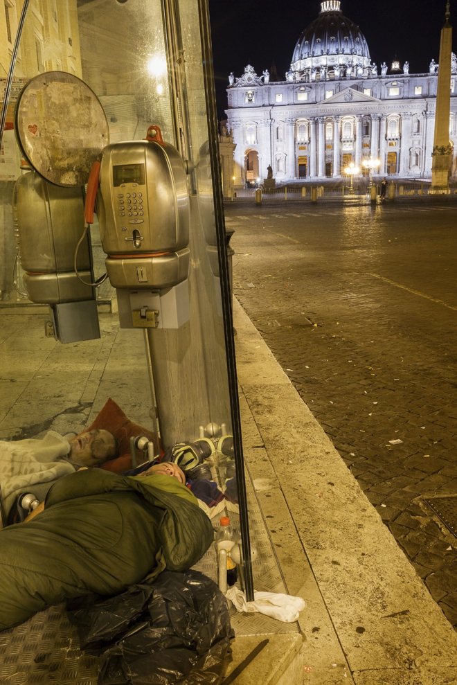 Un francotirador en la Plaza del Vaticano